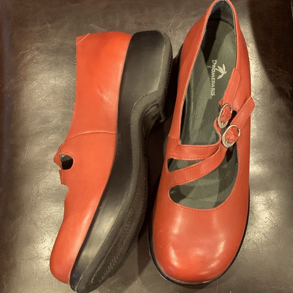 Size 40 dromedaris leather red shoes Mary Janes - Picture 2 of 4